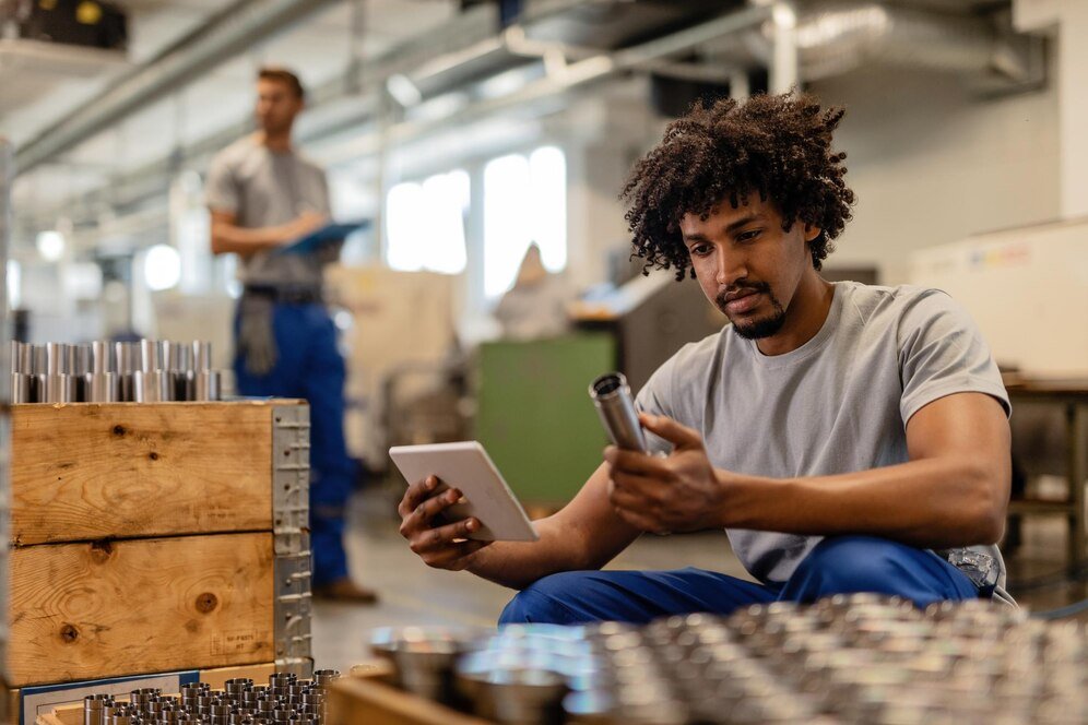 Descubra estratégias para construir uma marca forte no setor industrial, destacando-se no mercado e conquistando a confiança dos clientes.